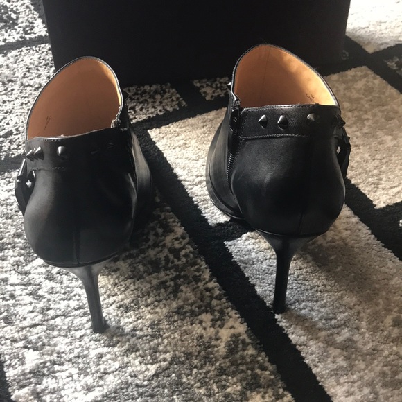 Fabulous 2 1/2 inch Black Enzo Angiolini Booties - Picture 5 of 8
